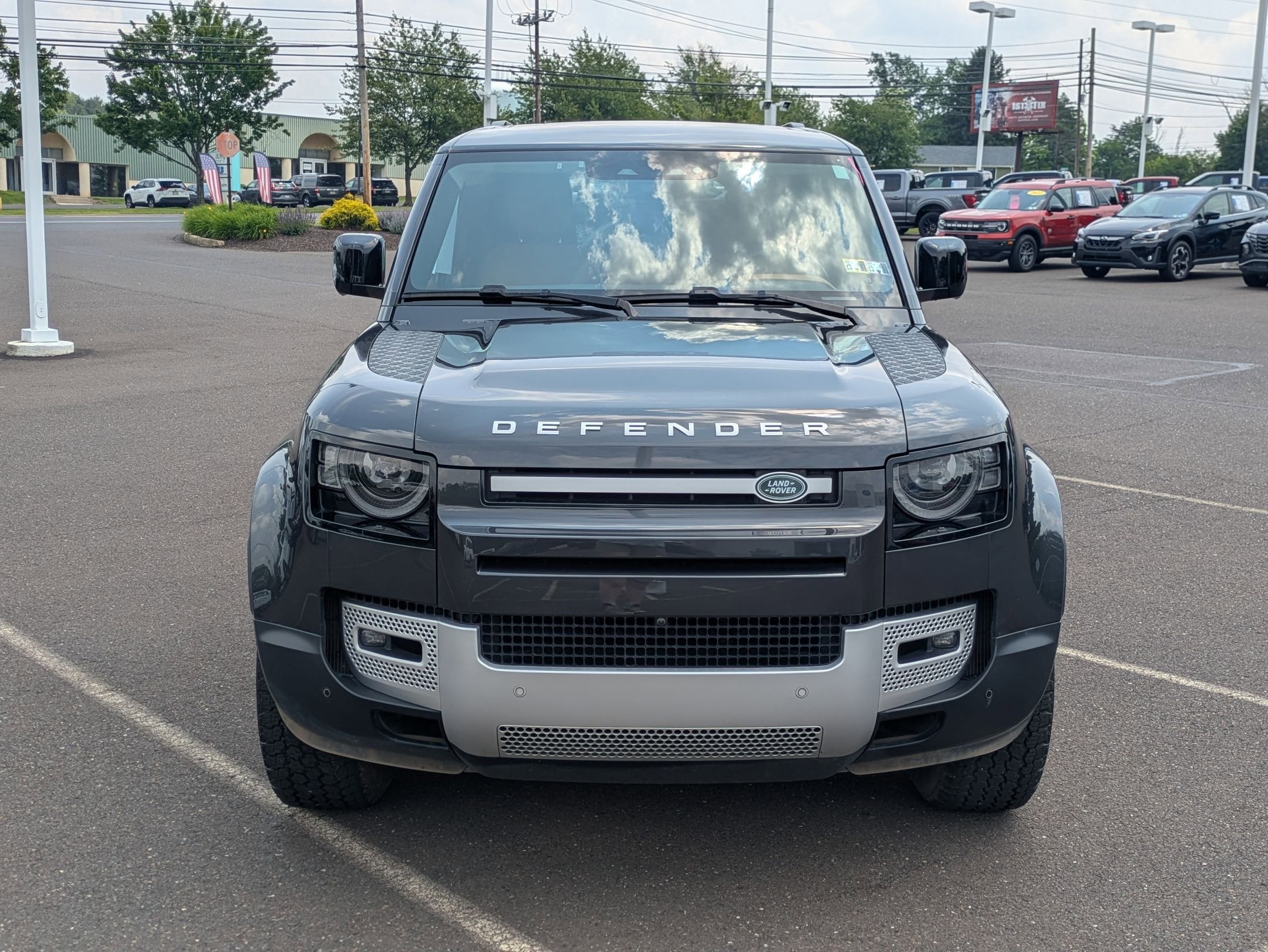 2023 Land Rover Defender 130 First Edition photo 2