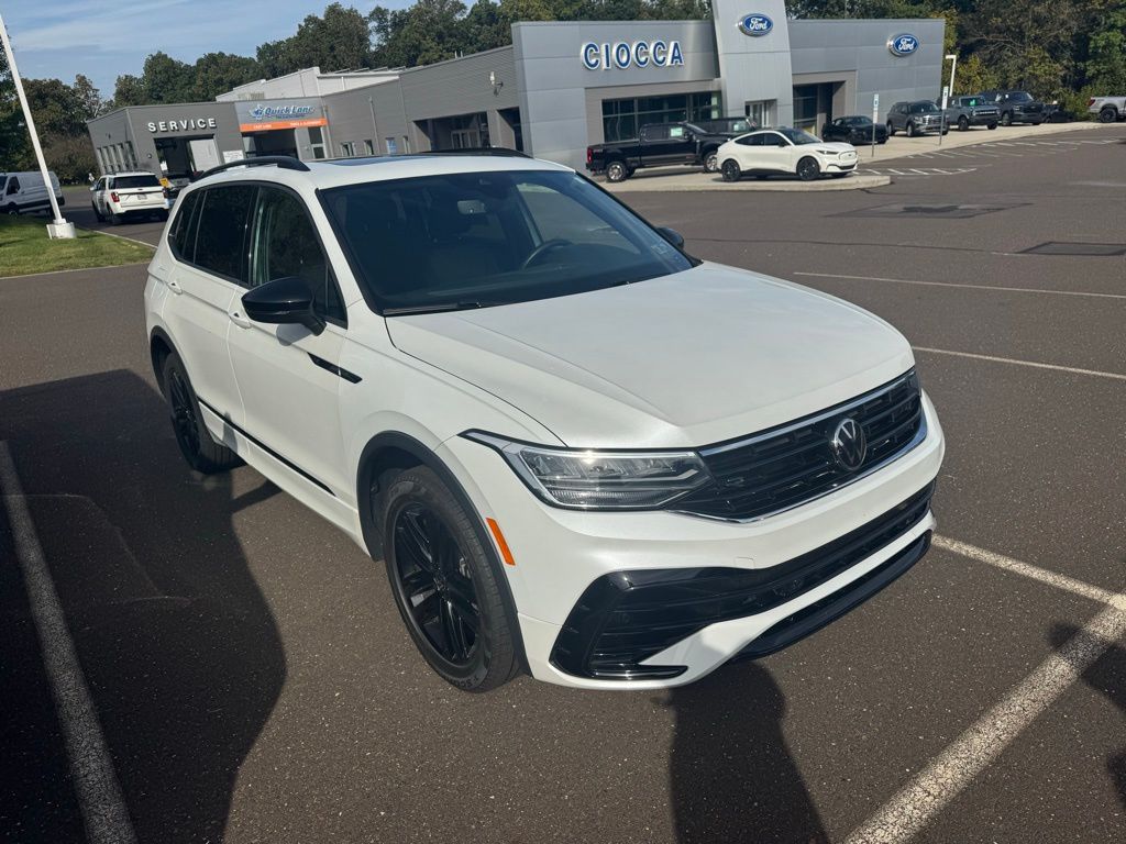 2022 Volkswagen Tiguan SE R-Line Black photo 3