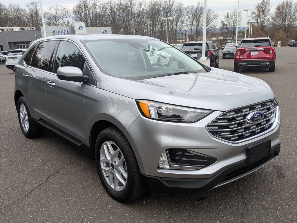 2022 Ford Edge SEL photo 3