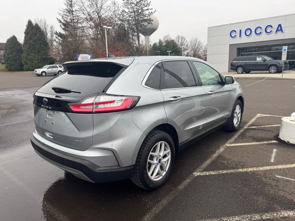 2022 Ford Edge SEL photo 4