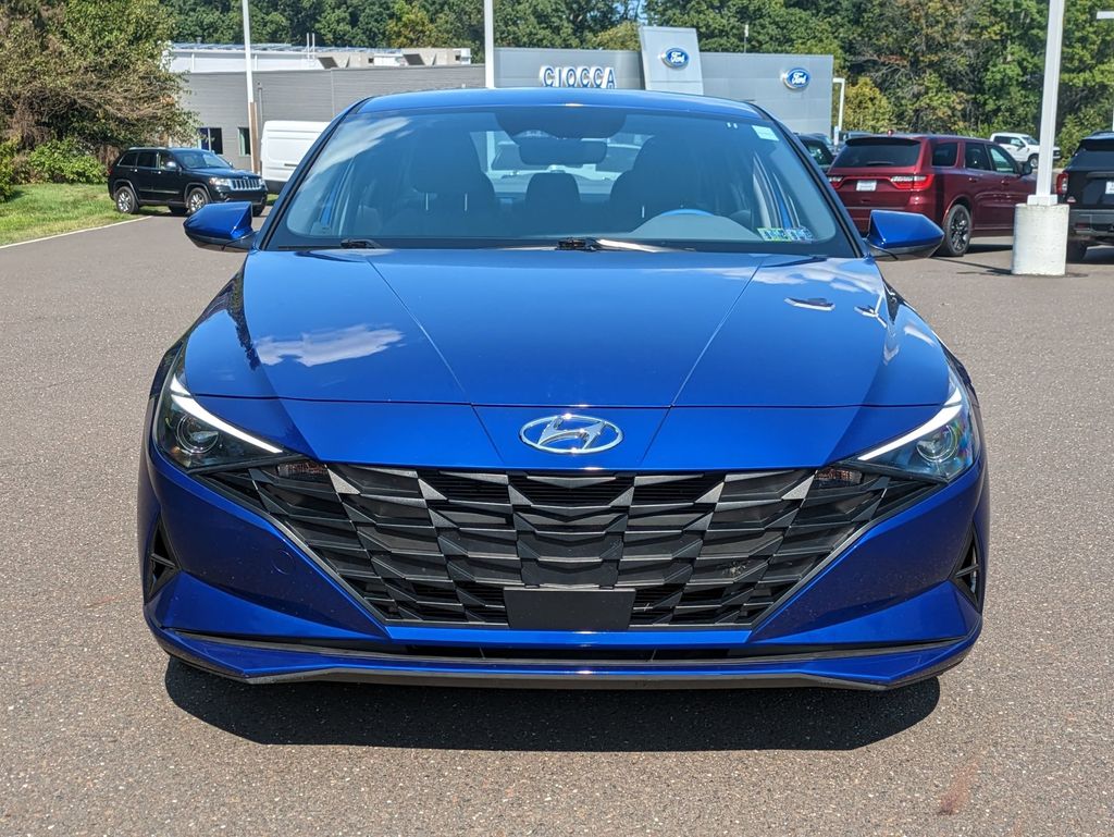 2023 Hyundai Elantra SEL photo 2