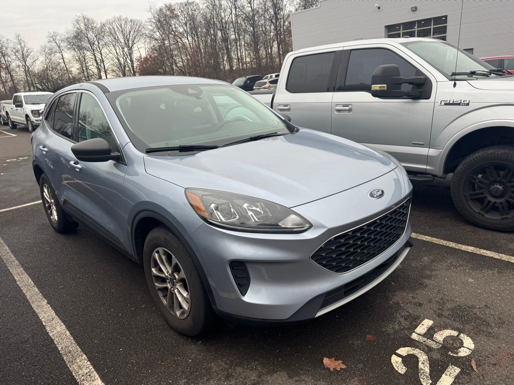 2022 Ford Escape SE photo 2