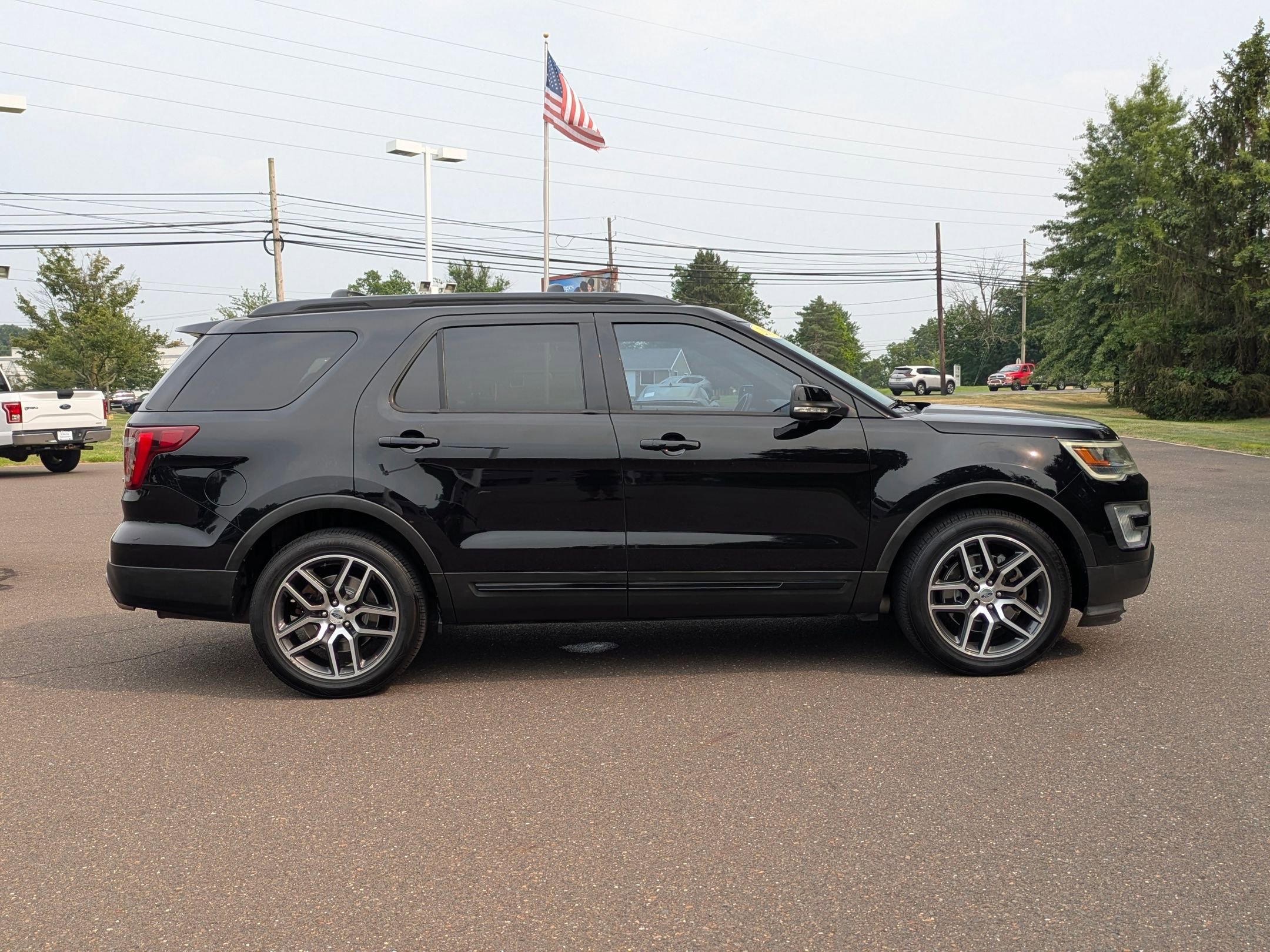 2017 Ford Explorer Sport photo 2