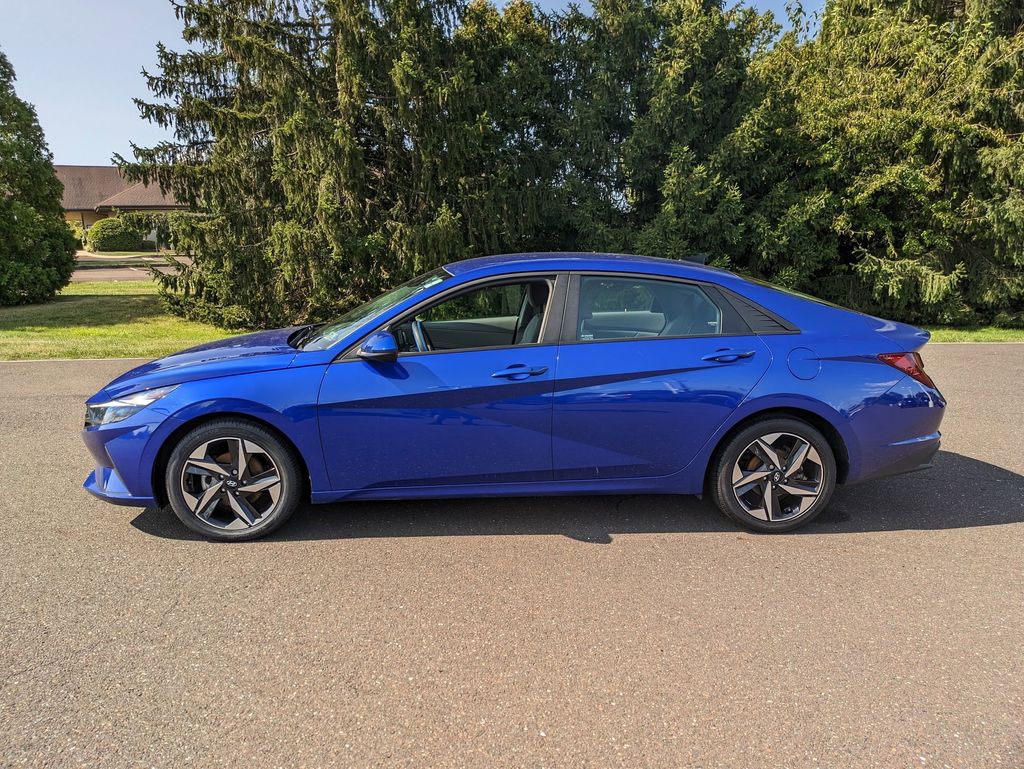 2023 Hyundai Elantra SEL photo 4