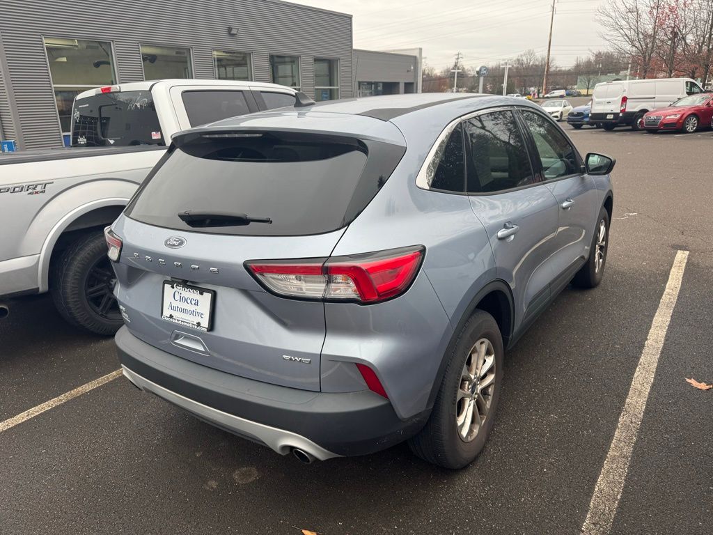 2022 Ford Escape SE photo 3