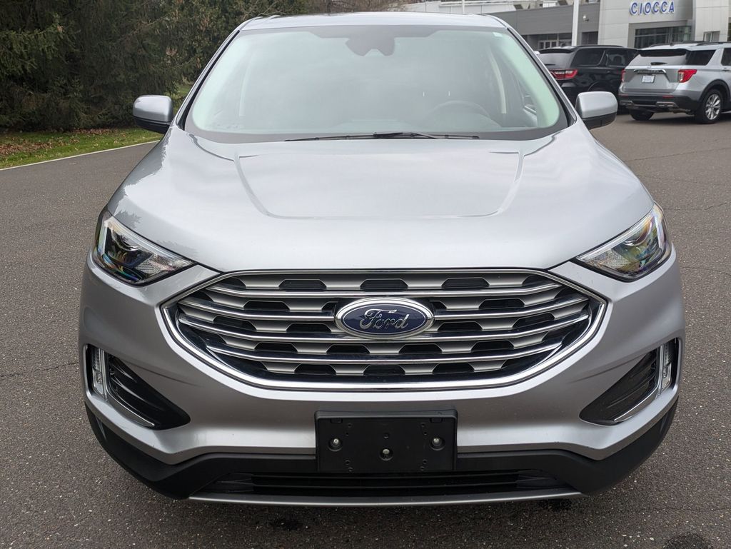 2022 Ford Edge SEL photo 2