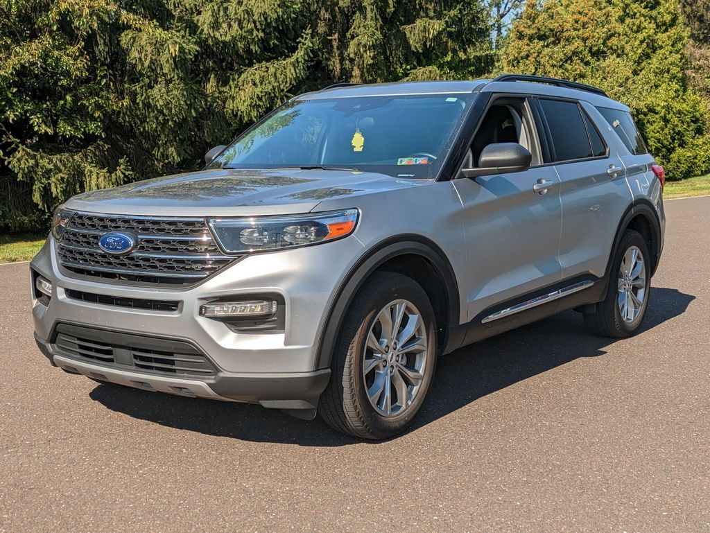 2023 Ford Explorer XLT photo 3