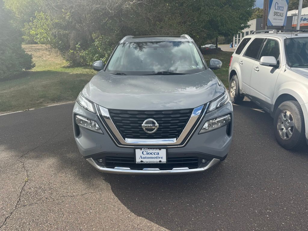 2021 Nissan Rogue Platinum photo 2