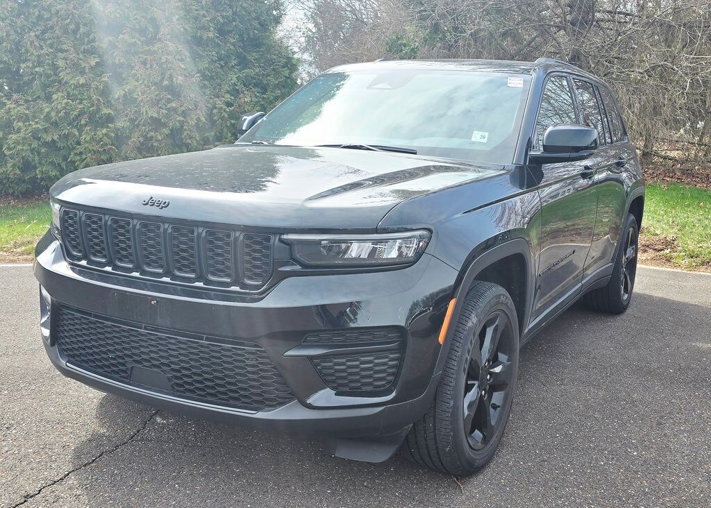 Used 2023 Jeep Grand Cherokee Altitude SUV