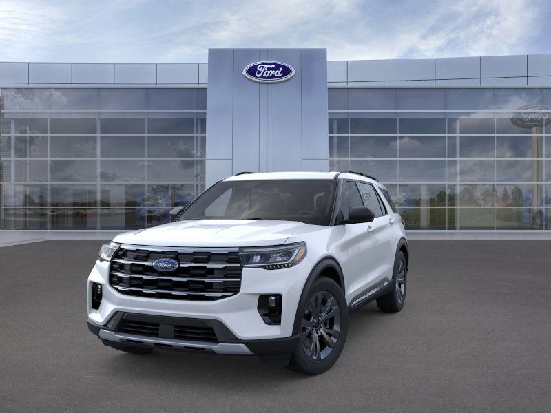 2025 Ford Explorer photo 2