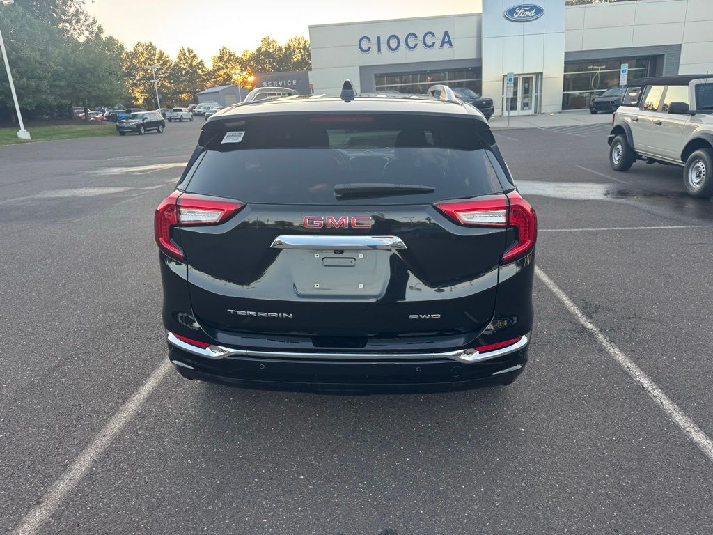 2022 Gmc Terrain Denali photo 2