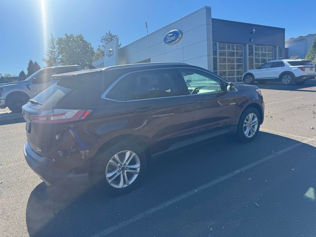 2019 Ford Edge SEL photo 4