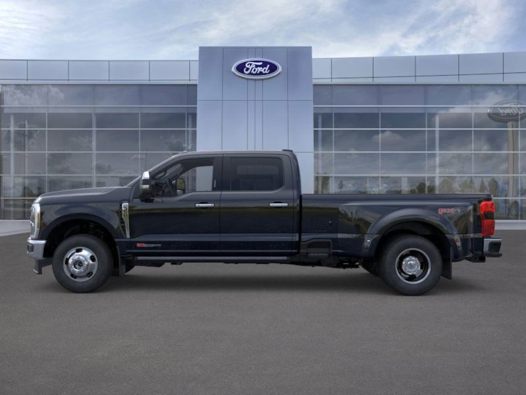 New 2025 Ford F-350 Lariat Truck Crew Cab