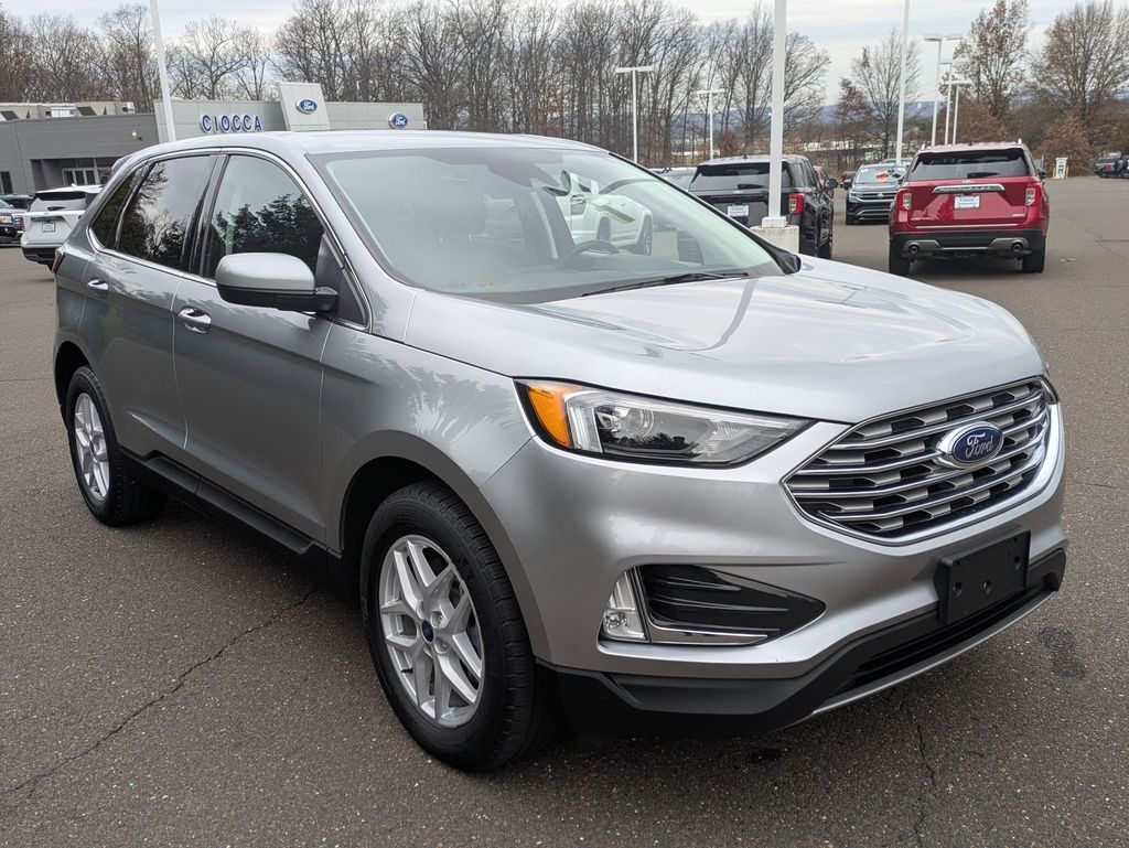 2022 Ford Edge SEL photo 3