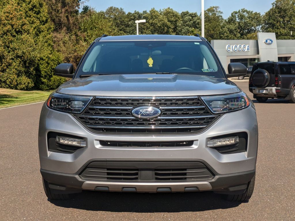 2023 Ford Explorer XLT photo 2