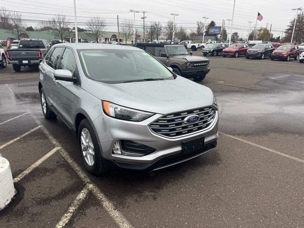 2022 Ford Edge SEL photo 3
