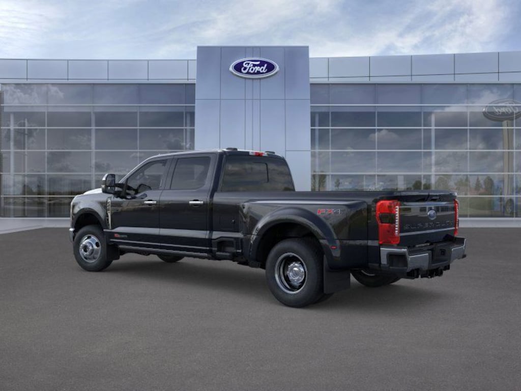 New 2025 Ford F-350 Lariat Truck Crew Cab