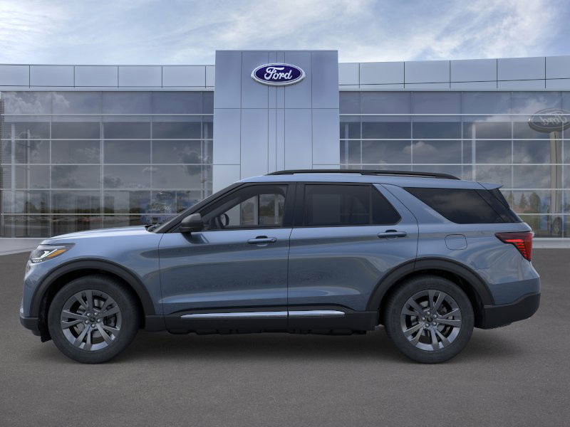 2025 Ford Explorer photo 2