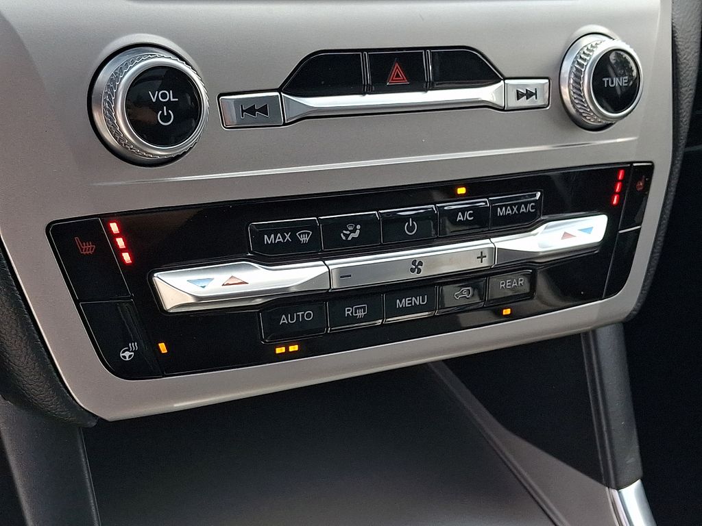 2022 Ford Explorer XLT - Photo 19