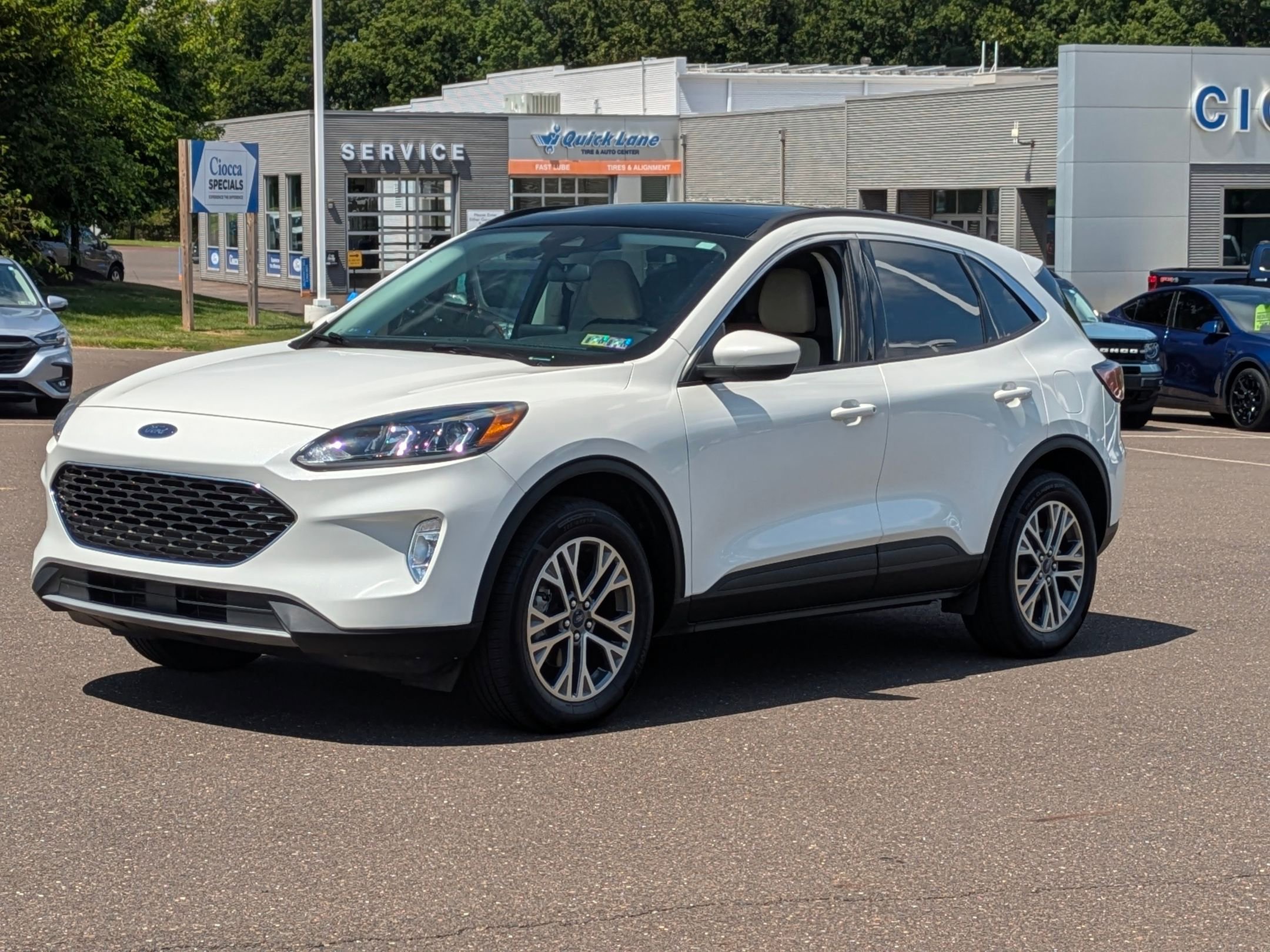 2022 Ford Escape SEL photo 3