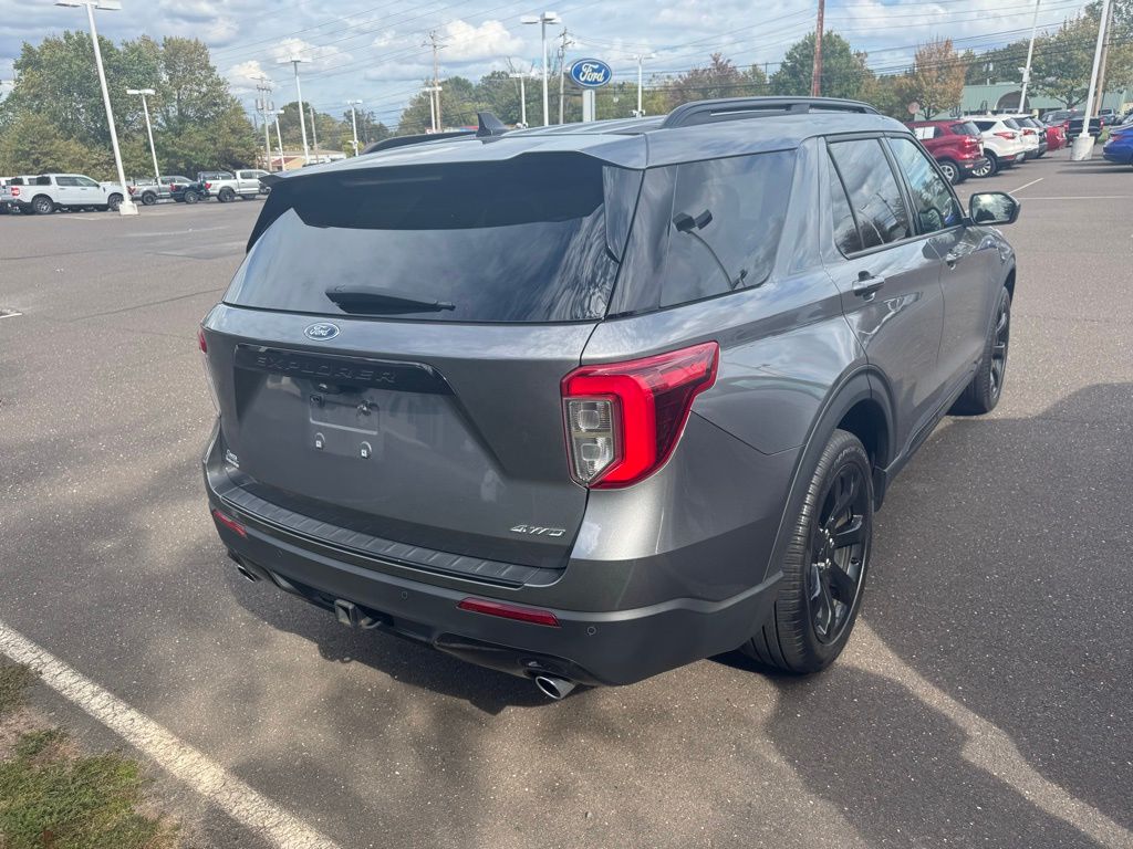 2022 Ford Explorer ST-Line photo 3