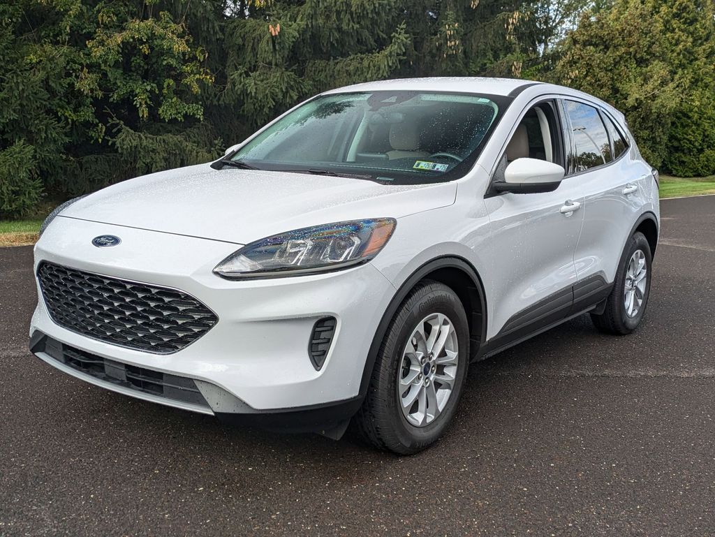 2021 Ford Escape SE photo 3