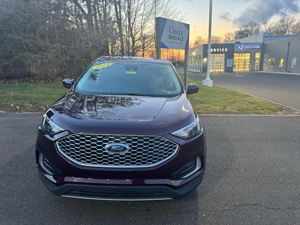 2024 Ford Edge SEL photo 2