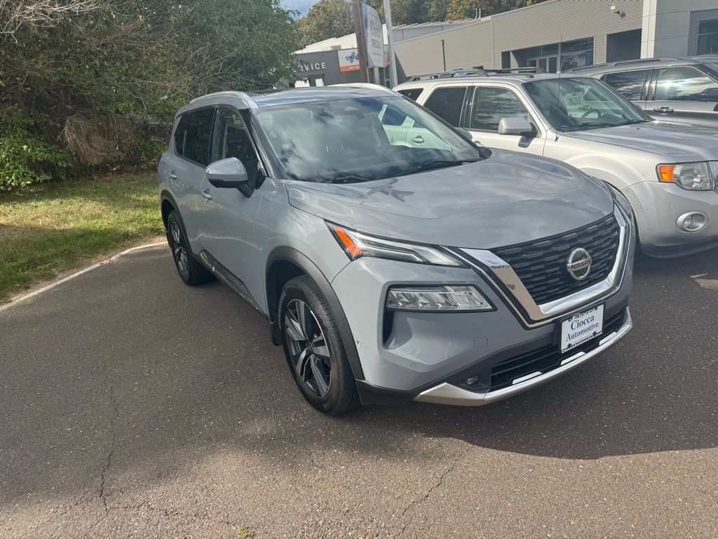 2021 Nissan Rogue Platinum photo 3