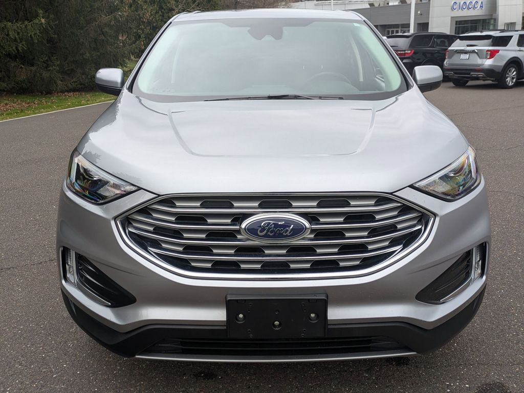 2022 Ford Edge SEL photo 2