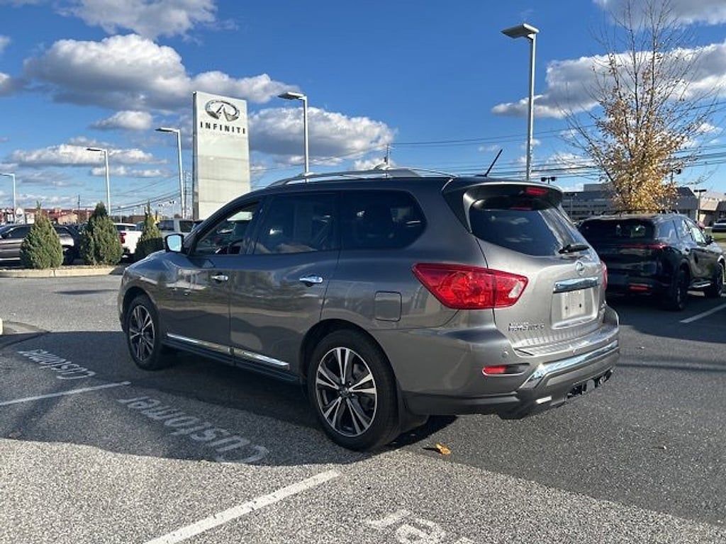 Used 2017 Nissan Pathfinder Platinum SUV