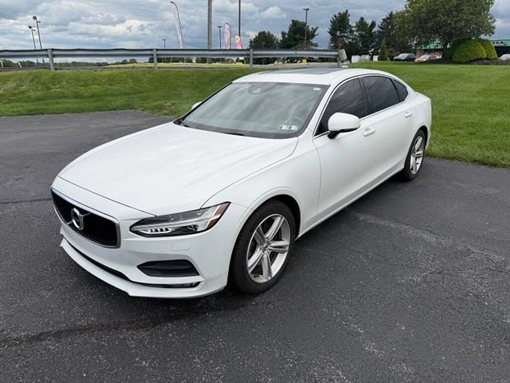 Certified 2018 Volvo S90 Momentum Sedan