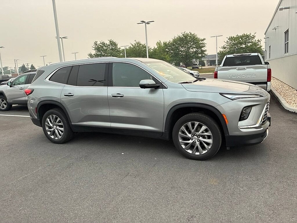 Used 2025 Buick Enclave Preferred SUV