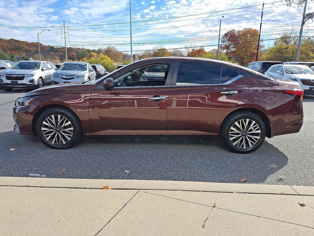 Used 2023 Nissan Altima 2.5 SV Sedan
