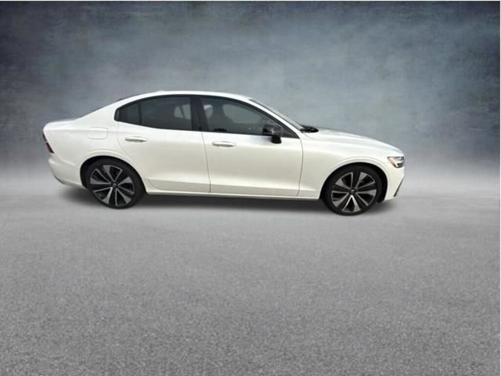 Used 2022 Volvo S60 Momentum Sedan