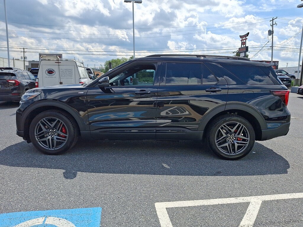 Used 2025 Ford Explorer ST-Line SUV