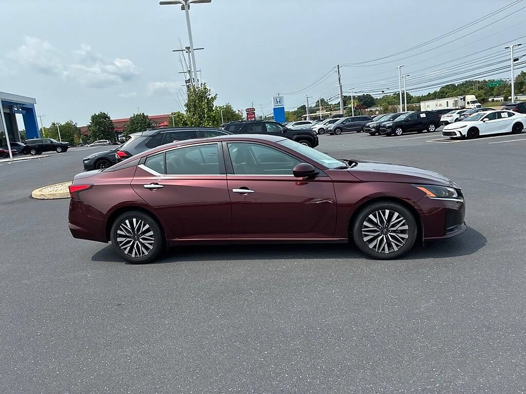 Used 2023 Nissan Altima 2.5 SV Sedan