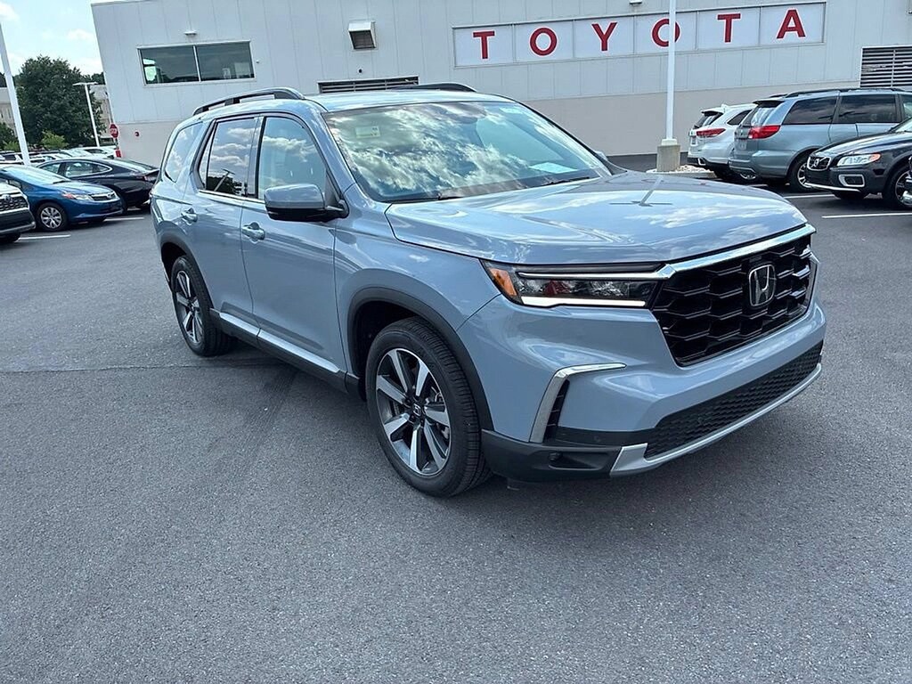 Used 2025 Honda Pilot Touring SUV