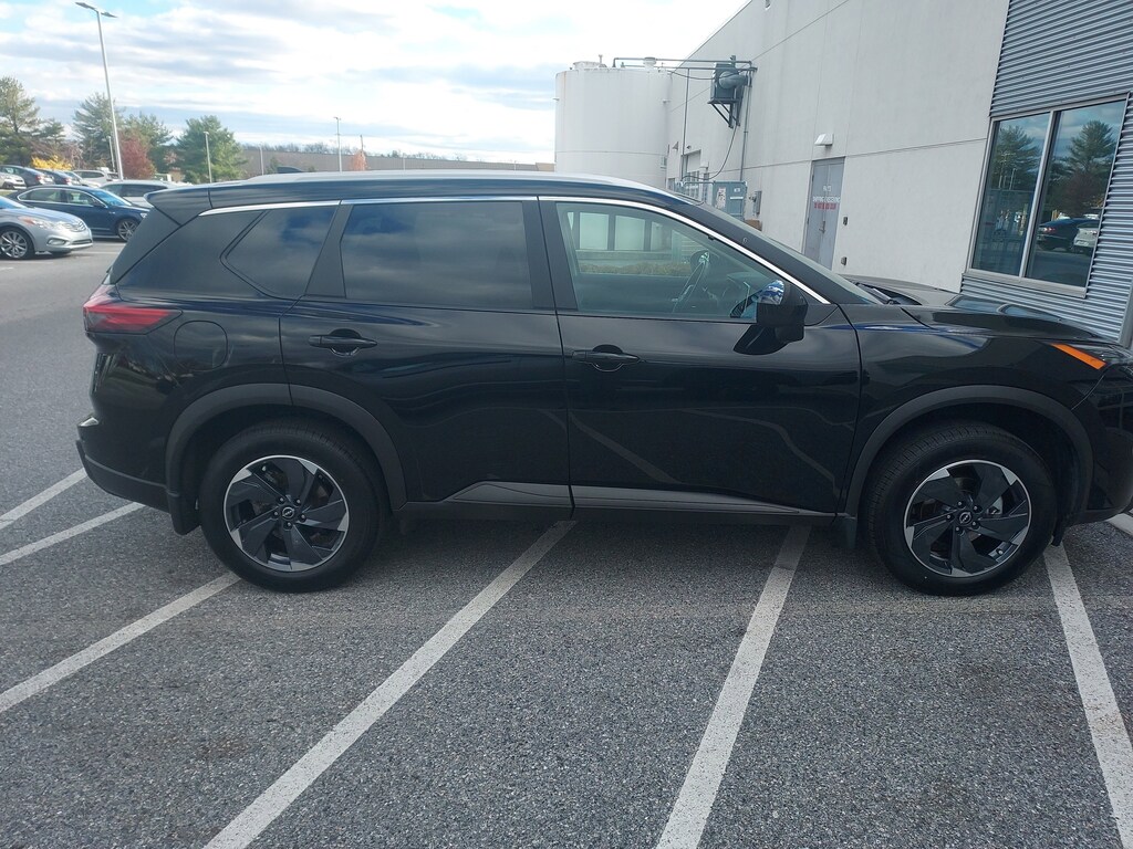 Used 2024 Nissan Rogue SV SUV