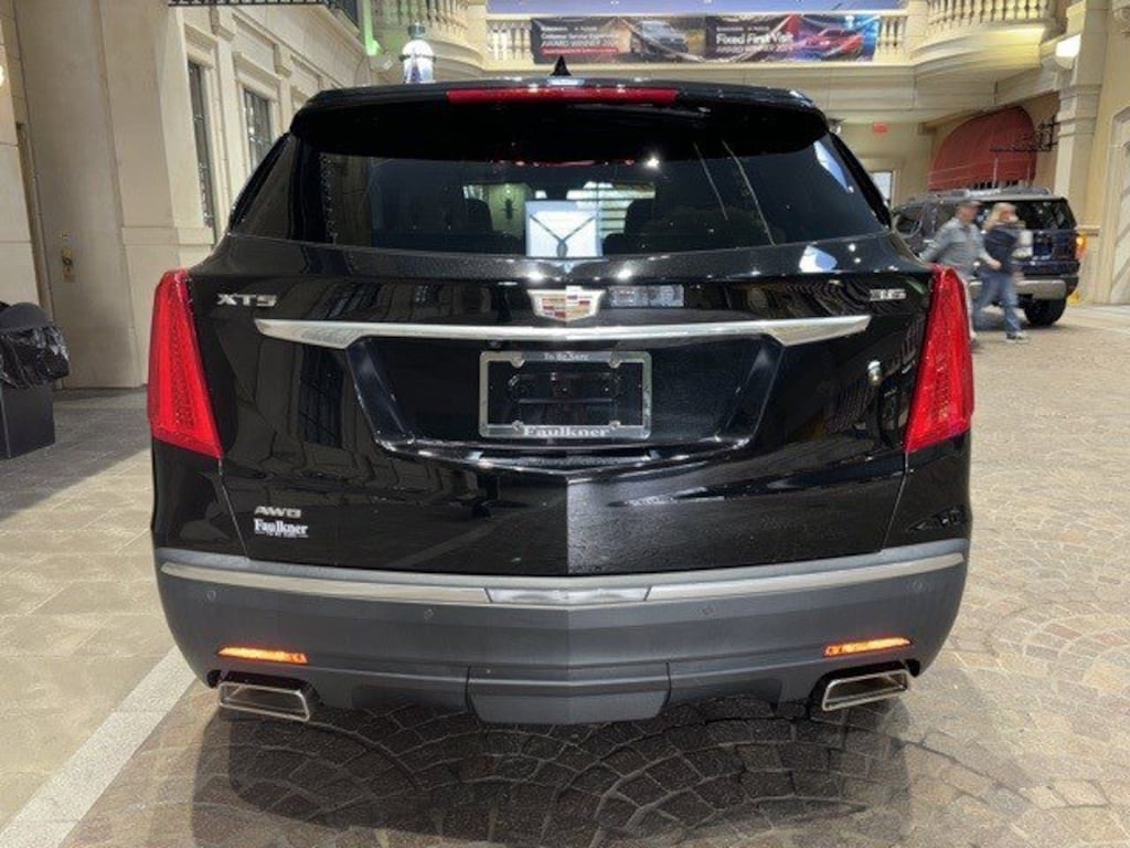 Used 2017 Cadillac XT5 Premium Luxury AWD SUV