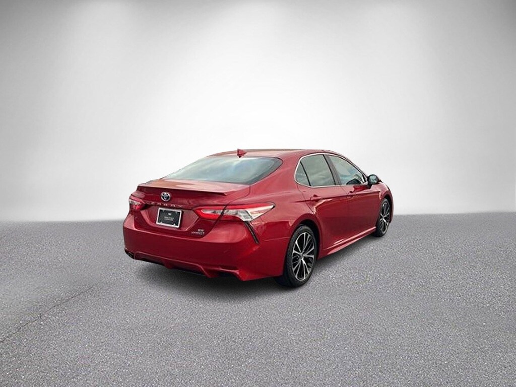 Used 2020 Toyota Camry Hybrid SE Sedan