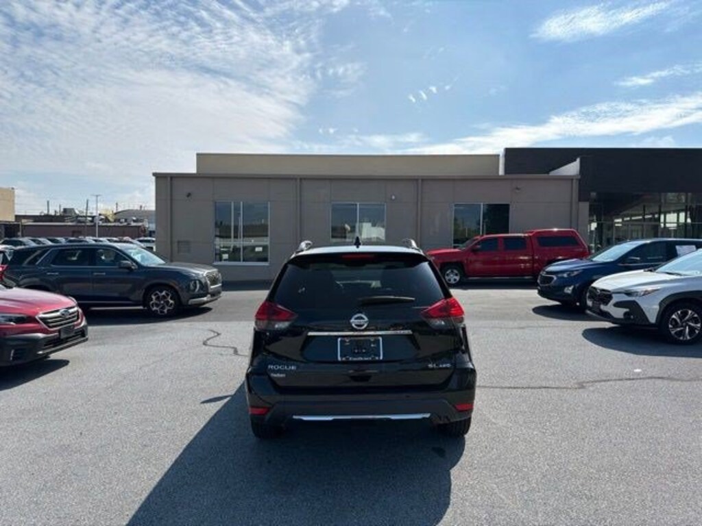 Used 2017 Nissan Rogue SL SUV