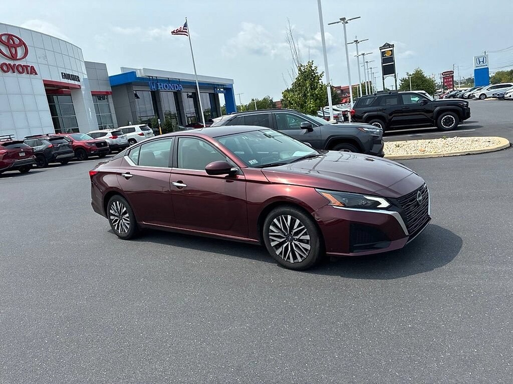 Used 2023 Nissan Altima 2.5 SV Sedan