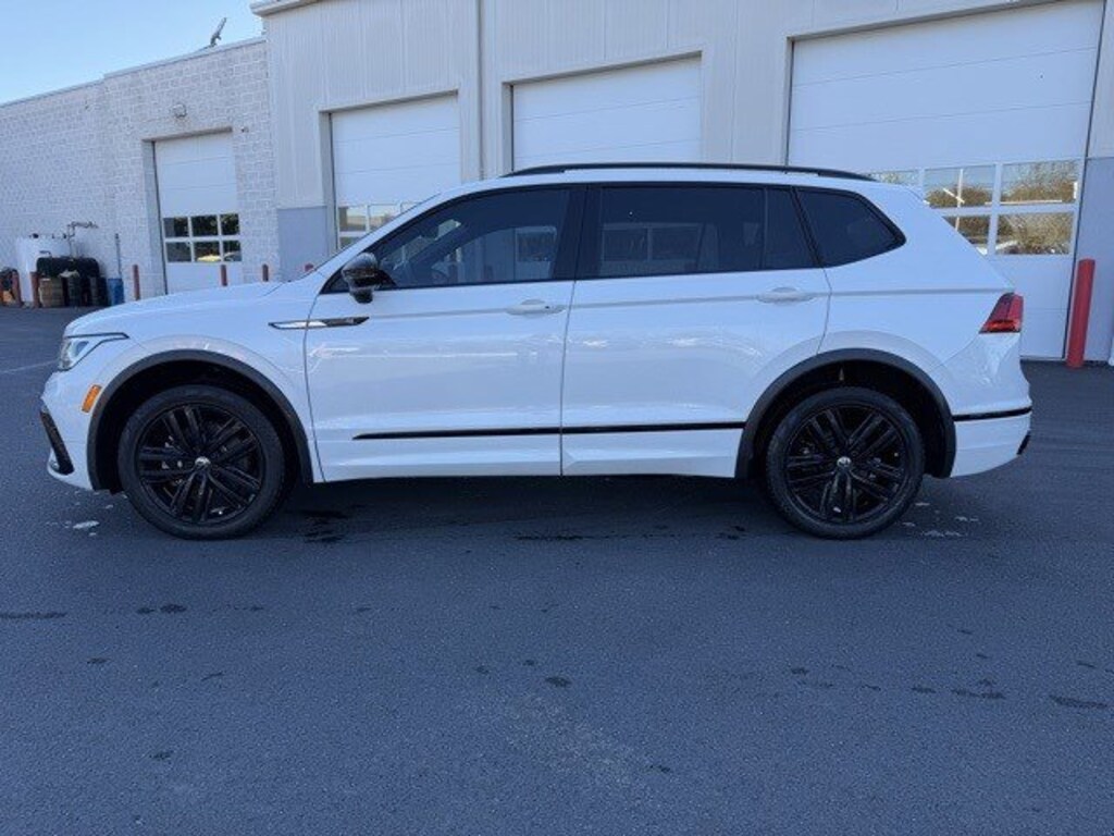 Used 2022 Volkswagen Tiguan SE R-Line Black SUV