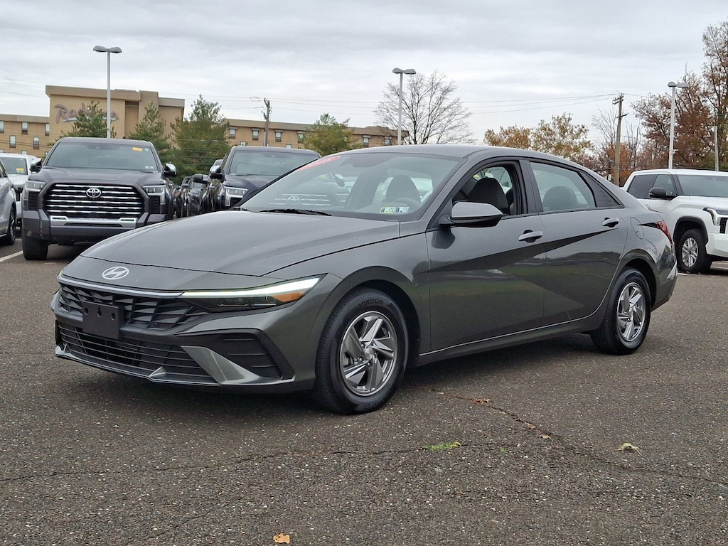 Used 2025 Hyundai Elantra SE Sedan