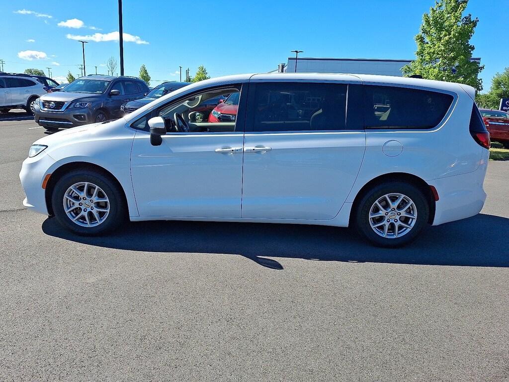 Used 2023 Chrysler Pacifica Touring L Van Passenger Van