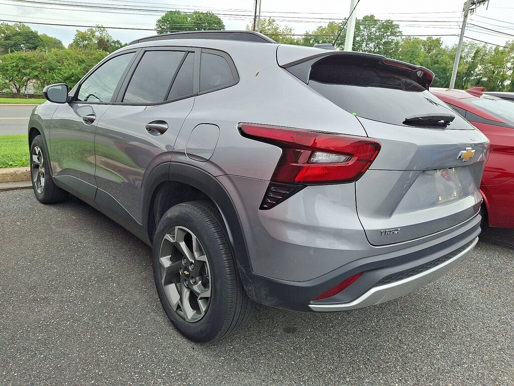 Used 2024 Chevrolet Trax LT SUV