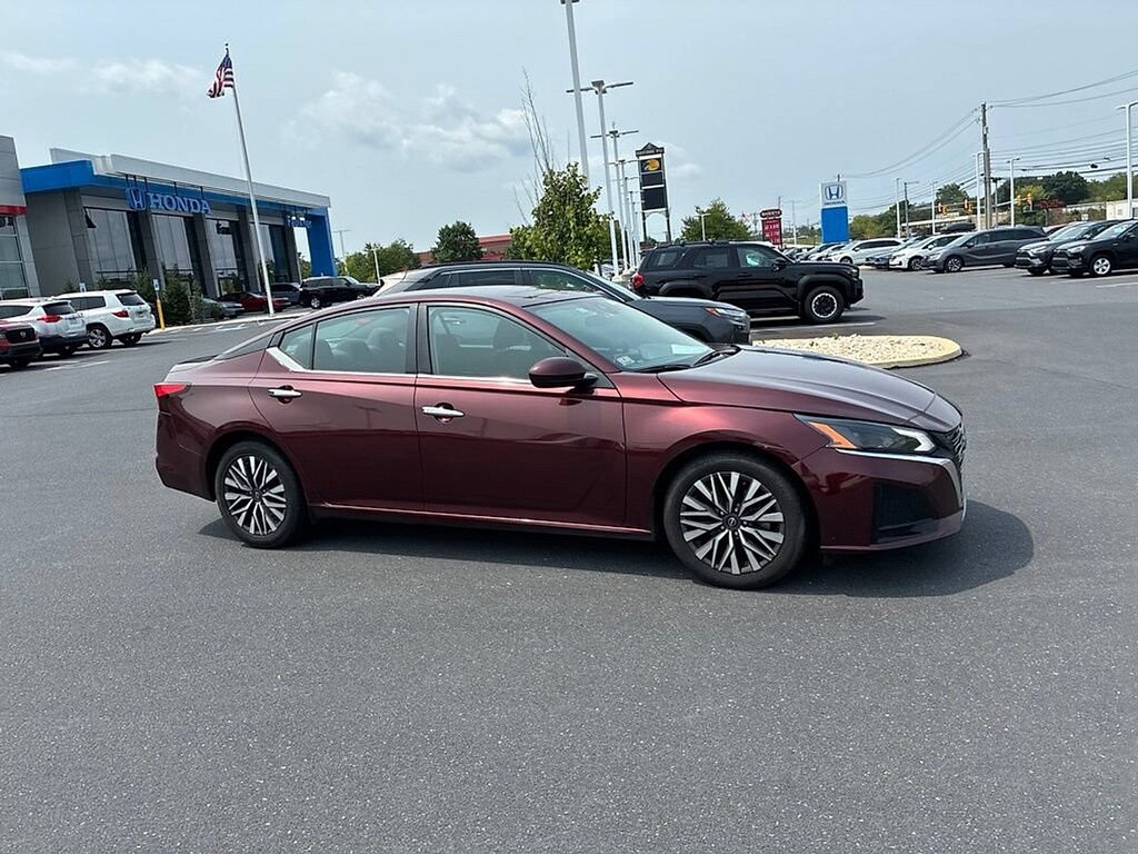 Used 2023 Nissan Altima 2.5 SV Sedan