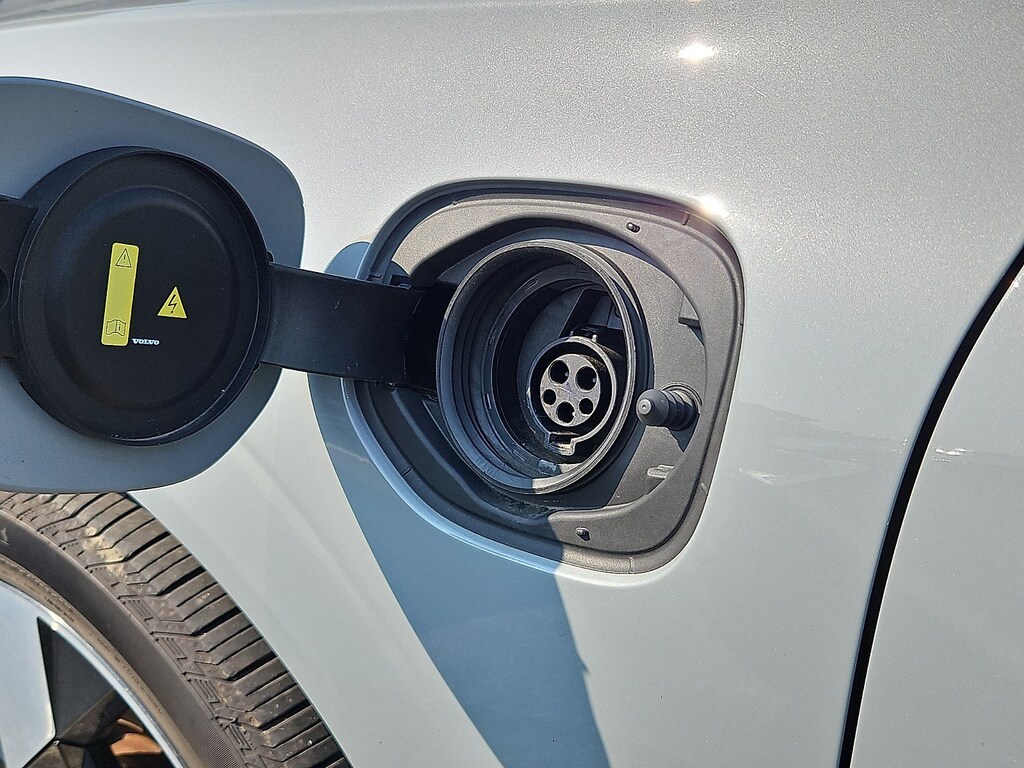 Used 2025 Volvo XC60 Plug-In Hybrid Plus SUV