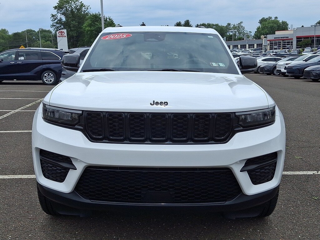 Used 2025 Jeep Grand Cherokee Altitude SUV