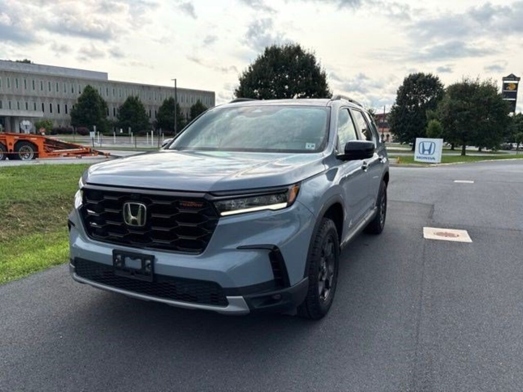 Certified 2025 Honda Pilot TrailSport SUV